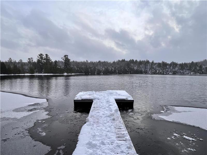 Horizon Sur Le Lac - Front Lake Villa Chertsey Exterior photo